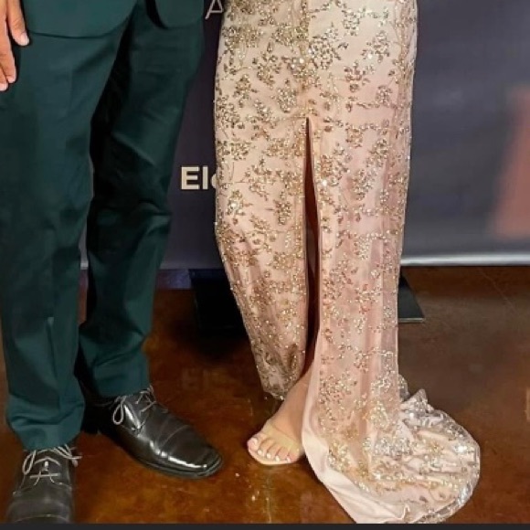 Very beautiful Nude color gown - Picture 3 of 3